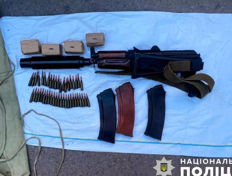 На Полтавщині поліція спільно з СБУ викрили торгівців зброєю та боєприпасами